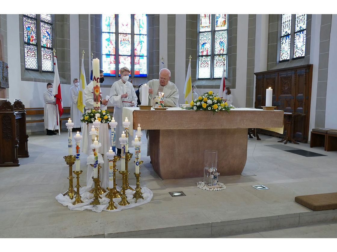 Feier der 1. Heiligen Kommunion in Sankt Crescentius (Foto: Karl-Franz Thiede)